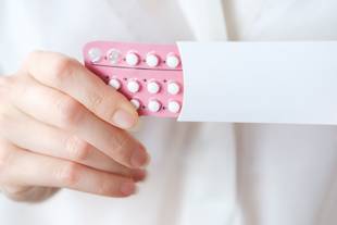 Emendar a cartela de anticoncepcional faz mal? Especialista esclarece