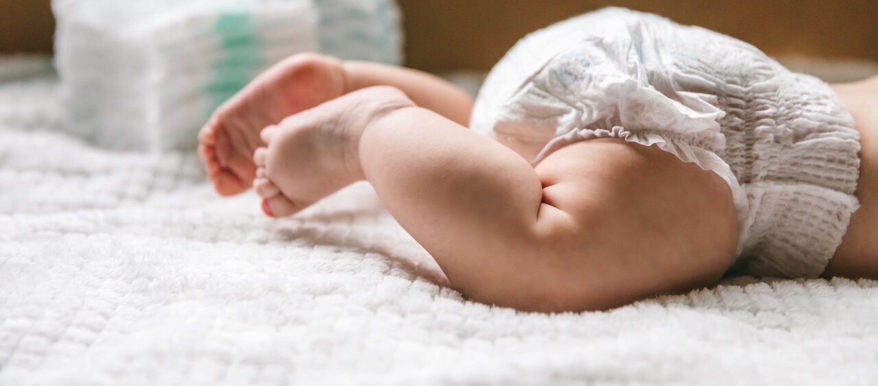 sangue nas fezes do bebê