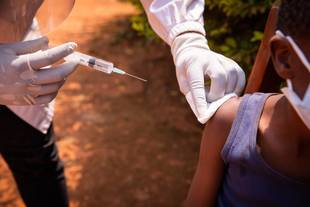 Vacinação infantil tem recorde de queda em 30 anos; quais os riscos?