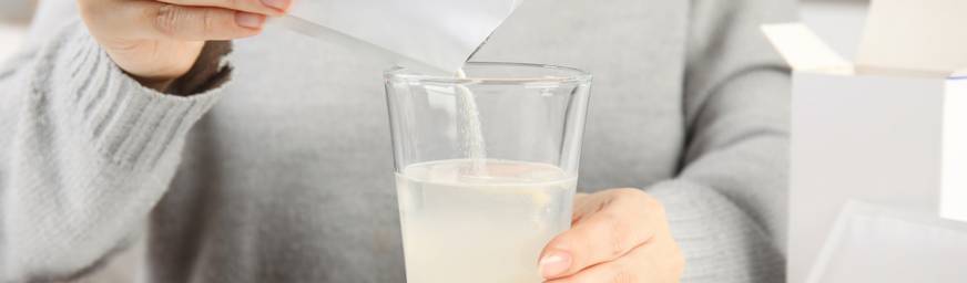 Pó que “multiplica a hidratação do corpo” viraliza no TikTok: médico avalia