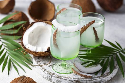 Quem tem diabetes pode tomar água de coco? Especialista responde