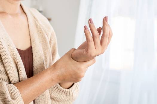 O que é artrite reumatoide? Saiba tudo sobre a doença crônica