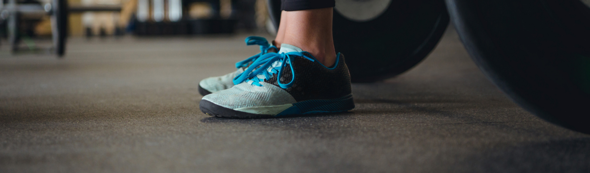 Pode treinar com tênis de solado reto?