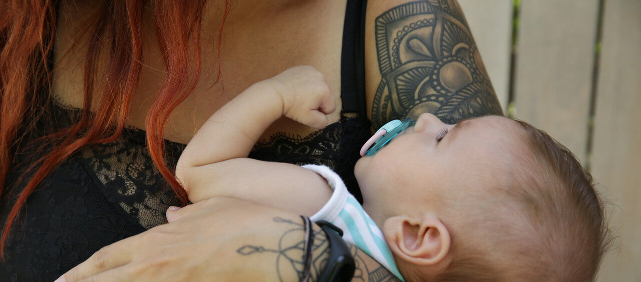Quem-amamenta-pode-fazer-tatuagem