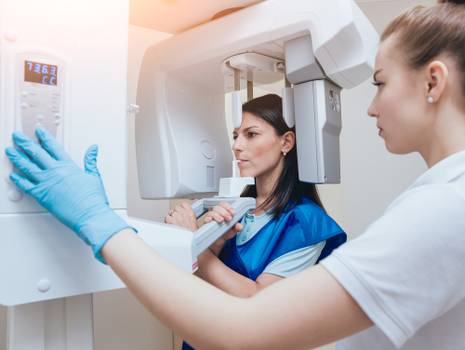 Radiologia odontológica: especialidade examina dentes e face