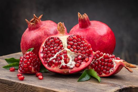 Romã: veja como consumir a fruta e os seus principais benefícios