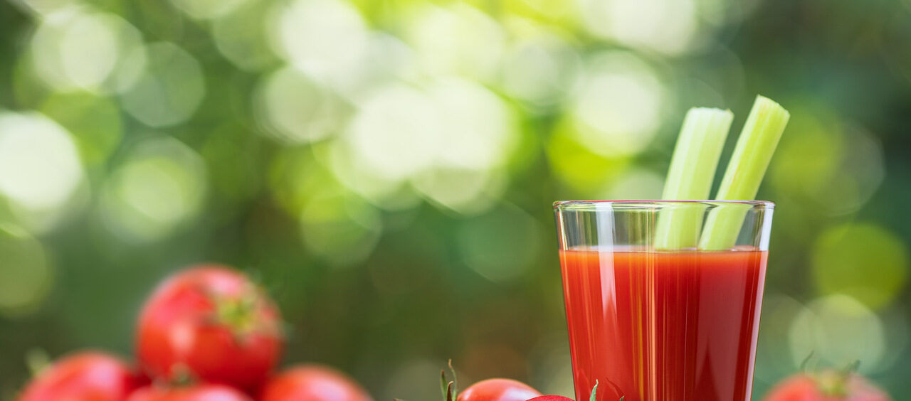 Suco de tomate é diurético Suco de tomate com salsão emagrece