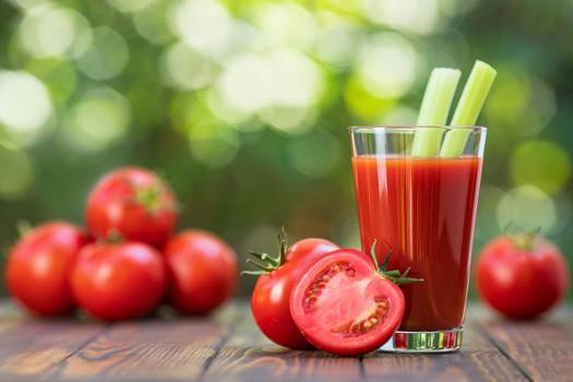 Suco de tomate é diurético? Conheça os benefícios da bebida