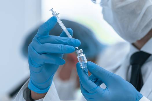 Vacina atualizada contra Covid-19 poderá ser lançada em outubro