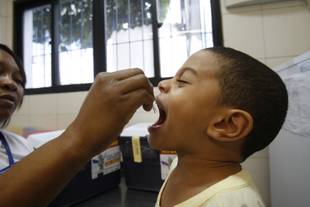 Brasil corre risco muito alto de reintrodução da poliomielite, diz Opas