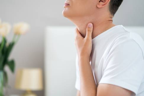 Câncer de garganta: veja sintomas, causas e tratamento