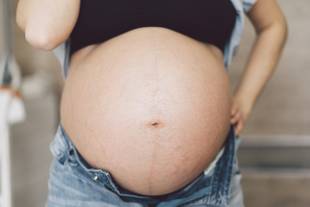 É normal sentir enjoo no final da gravidez?