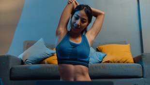 5 exercícios de yoga para fazer antes de dormir
