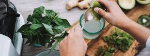 Juicing: tomar sucos em vez de comer frutas e vegetais é saudável?