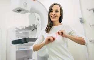Qual é a idade recomendada pra fazer mamografia?