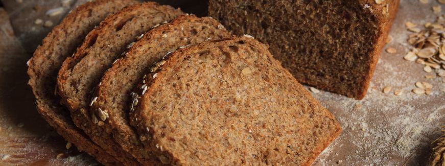 Pão integral engorda? Quantas calorias uma fatia carrega?