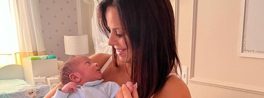 Viviane Araújo mostra perda de peso 15 dias após o parto; quanto é normal emagrecer?