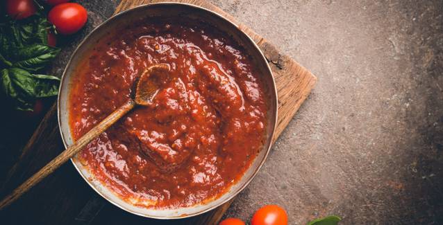 Como fazer molho de tomate? Aprenda versão caseira simples e saudável
