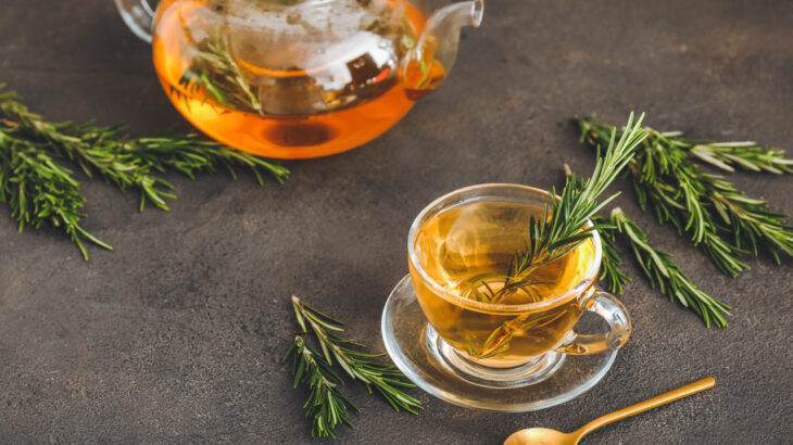 Chá de alecrim com gengibre emagrece