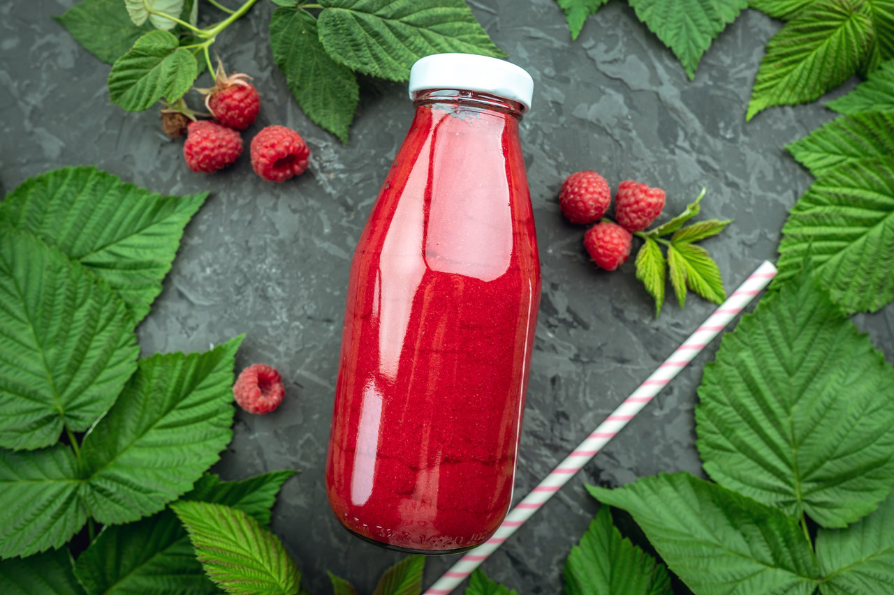 Suco vermelho emagrece? Conheça a bebida
