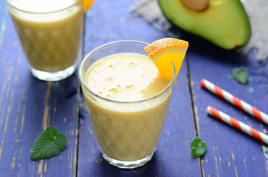 Suco de abacate com laranja emagrece? Conheça a bebida