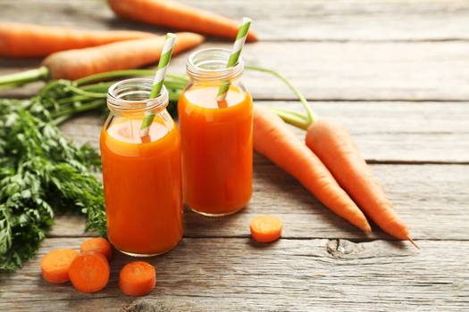 Suco detox de cenoura emagrece? Conheça a bebida