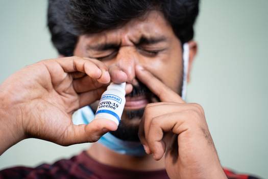 Vacina nasal contra Covid-19: Índia se torna o 2º país a aprovar o imunizante
