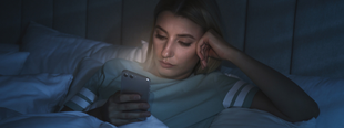YouTube é pior para o sono do que assistir televisão, sugere estudo