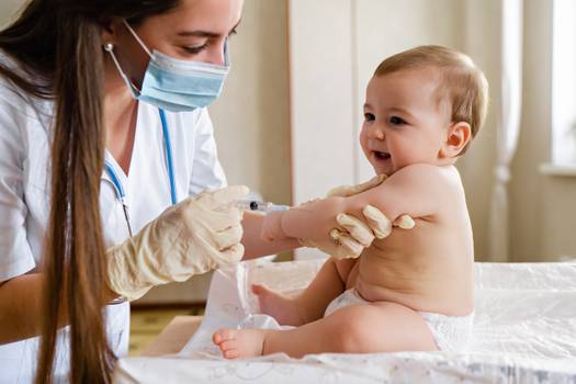 Agência Europeia aprova vacinas da Covid-19 para bebês a partir de 6 meses