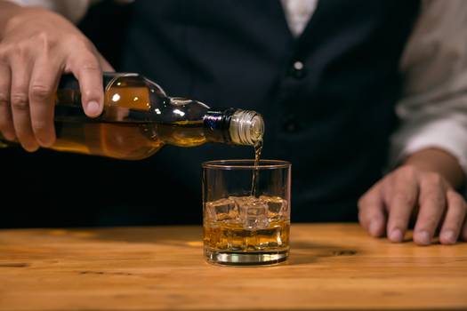 Câncer e consumo de álcool: entenda a perigosa relação entre ambos