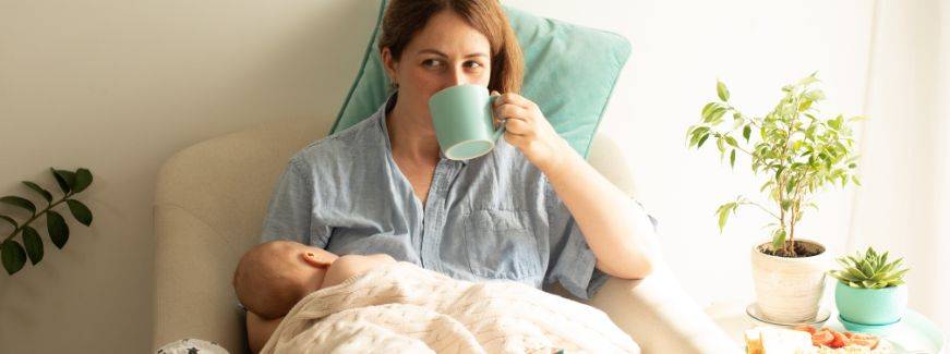 Consumo de chás e amamentação: cuidados que a lactante deve ter
