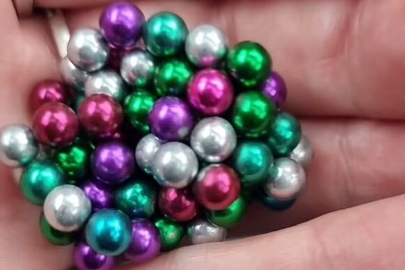 Desafio do TikTok: mãe alerta sobre brincadeira que fez filha engolir ímã