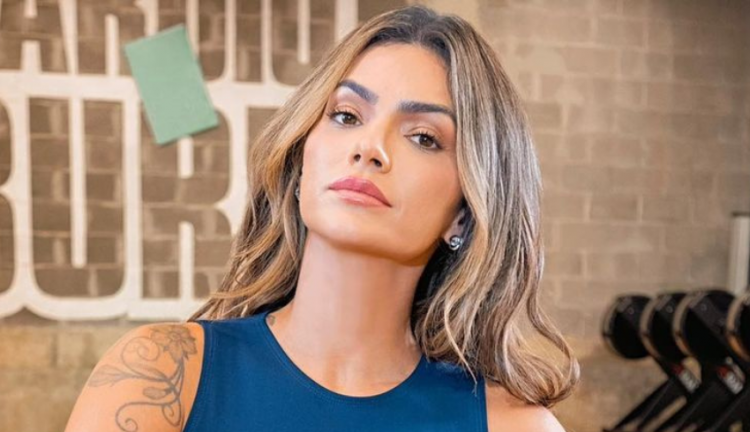 Lesões da psoríase: Kelly Key mostra marcas na pele