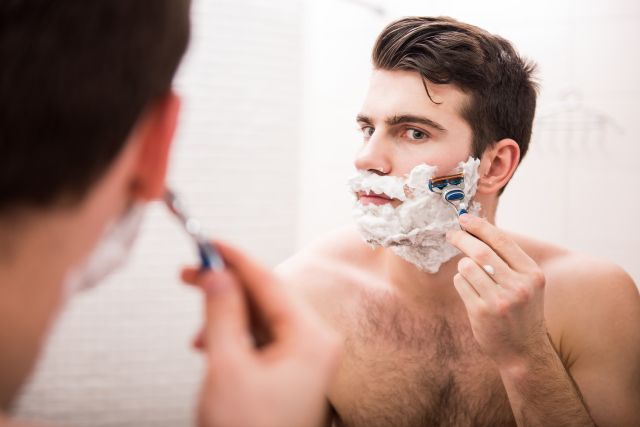 Rosácea em homens: 7 cuidados importantes na hora de se barbear