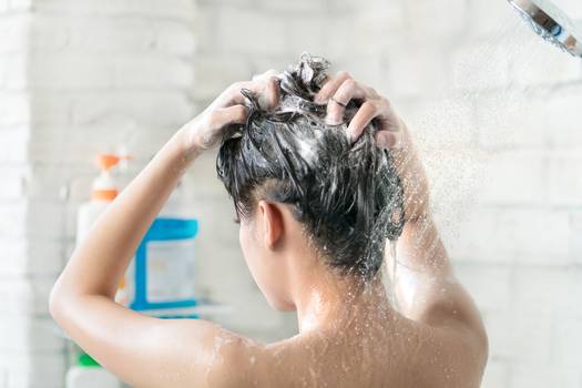 Shampoo sem sulfato: qual é a diferença e por que você deveria usar
