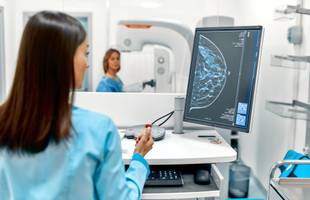 Silicone e mamografia: quem tem implantes pode fazer o exame?