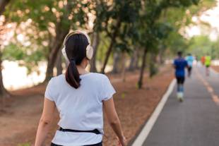 Caminhar com frequência ajuda a perder barriga?