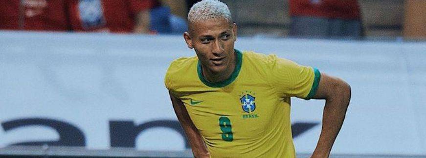 O que Richarlison, ídolo da seleção brasileira, fez em nome da saúde