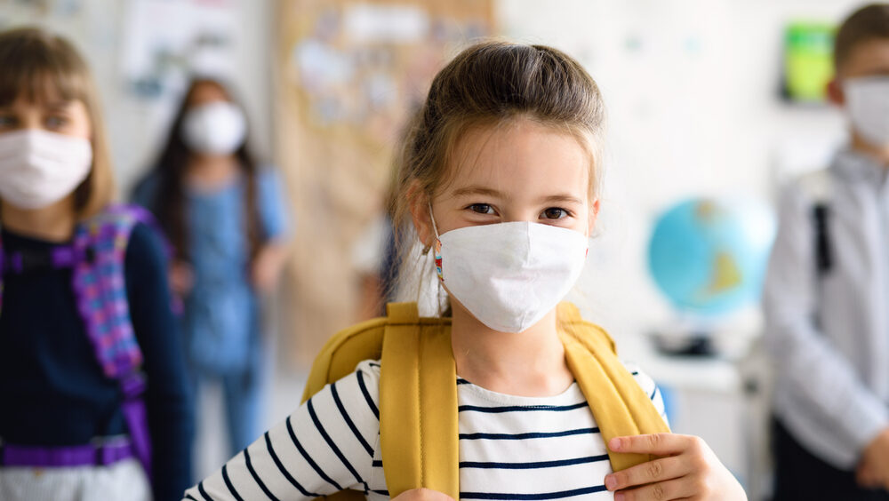 mascaras-em-aeroportos-e-avioes