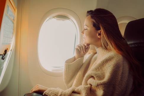 Pele em viagens de avião: confira cuidados para mantê-la saudável