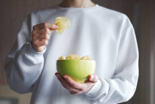 Comer entre as refeições é uma boa ideia para emagrecer?