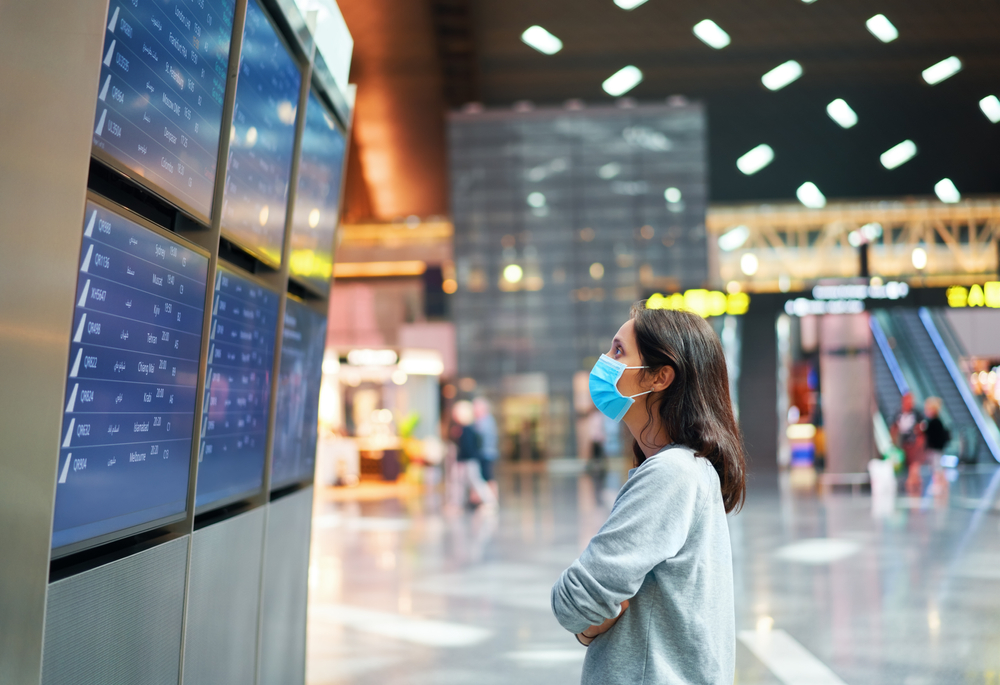 Uso de máscaras em avião e aeroportos volta a ser obrigatório