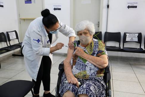 Vacina brasileira da Covid-19 inicia fase de testes em humanos