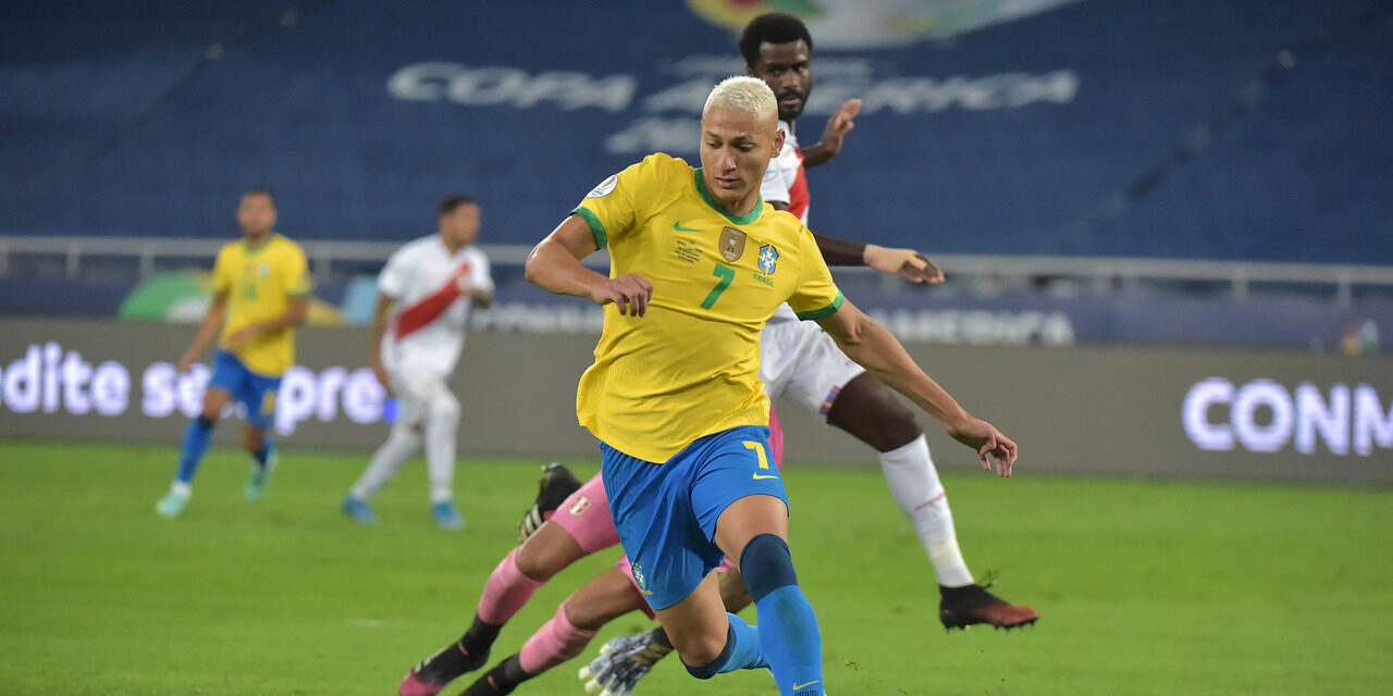 Richarlison aposta no açaí durante treinos da seleção. Veja benefícios