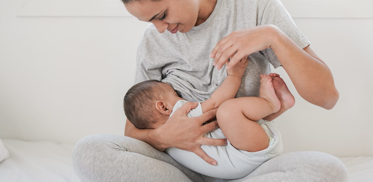Amamentação em livre demanda: entenda o que é e quais são os benefícios