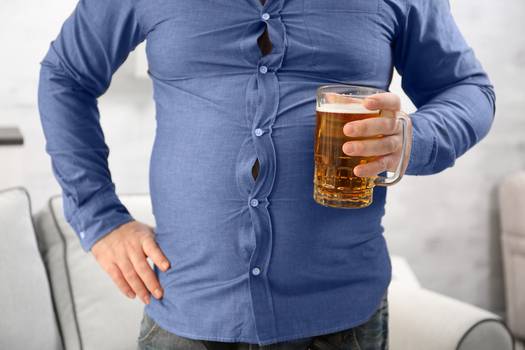 Barriga de Chope: entenda como o consumo de álcool provoca gordura localizada