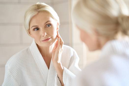 Skincare na menopausa: cuidados essenciais