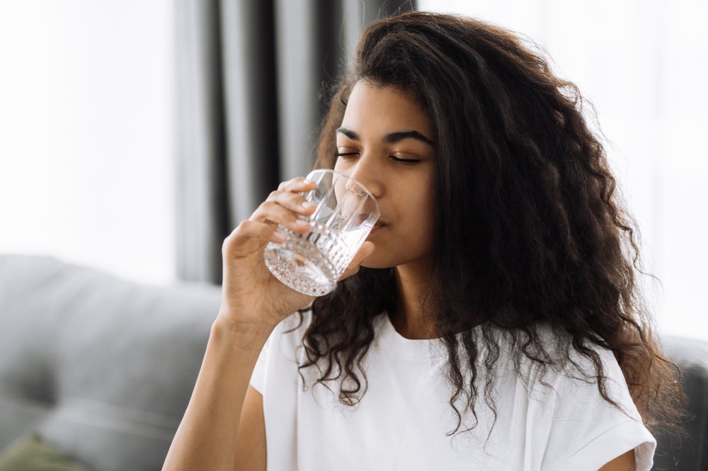 Beber água é importante, mas dois litros por dia não é regra – Jornal da USP