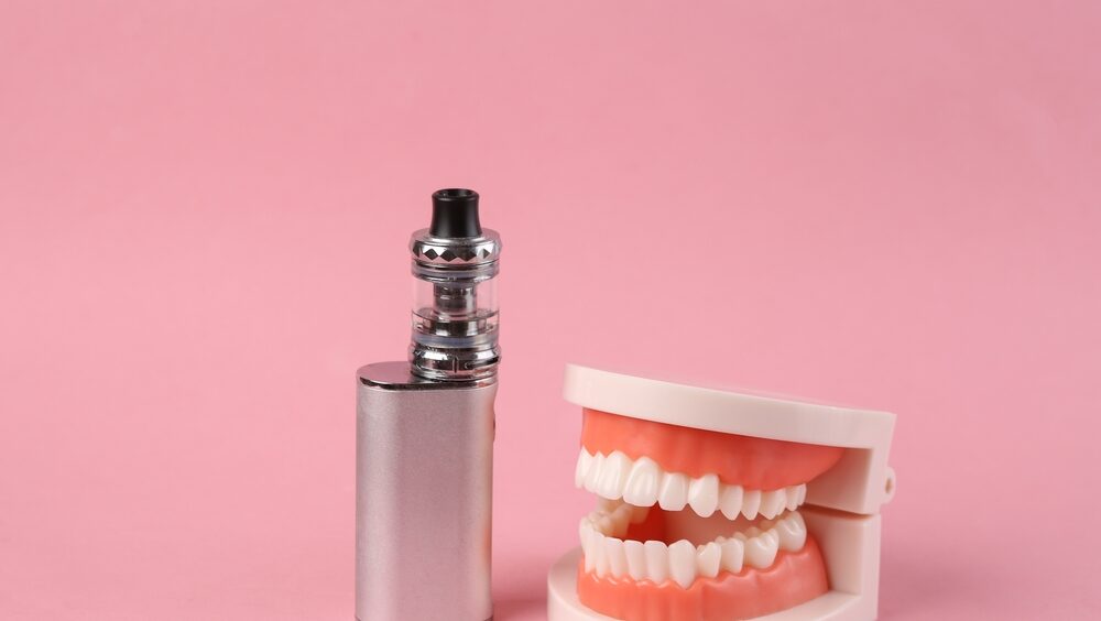 Cigarro eletrônico pode causar cáries