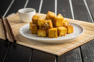 Como temperar tofu para deixá-lo delicioso? Veja passo a passo
